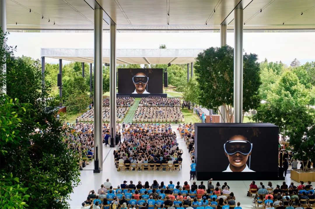 10问揭晓Vision Pro背后的秘密，苹果如何打响空间计算第一枪？