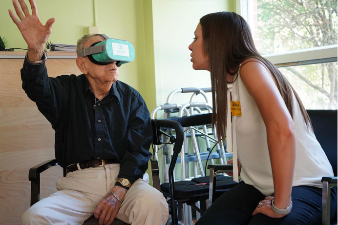 100万老人使用VR健身，“银发经济”滋生哪些新产品？