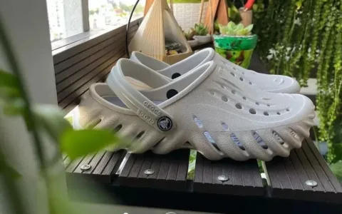 1年卖出1亿双，洞洞鞋品牌Crocs强势回归
