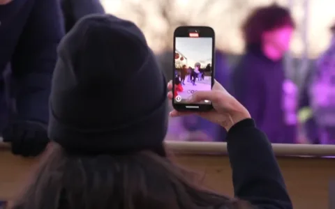 法国推进15岁以下未成年人社交媒体禁令