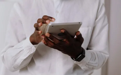 如何申请WhatsApp绿标认证账号并高效使用：我亲身经历的那些坑和经验