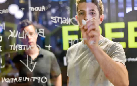 干了10年外贸，我聊聊那些让你客户信任感爆棚的矩阵营销深度布局