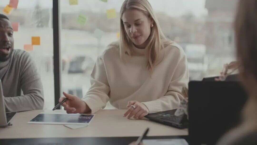 1300元的「斯坦福系」AI戒指，绕开Oura禁令与健康红海，单一录音功能能扛住华强北多久？